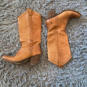 FRYE Pull on Western Boots